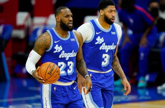 Top 10 Iconic Los Angeles Lakers Jerseys From Showtime to Black Mamba 24 image.png