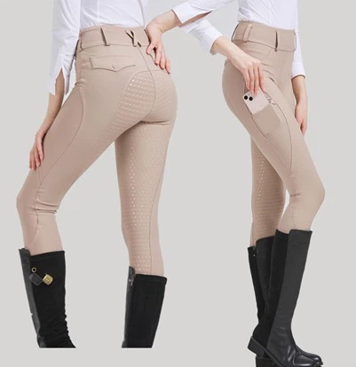 Riding pants with pocket