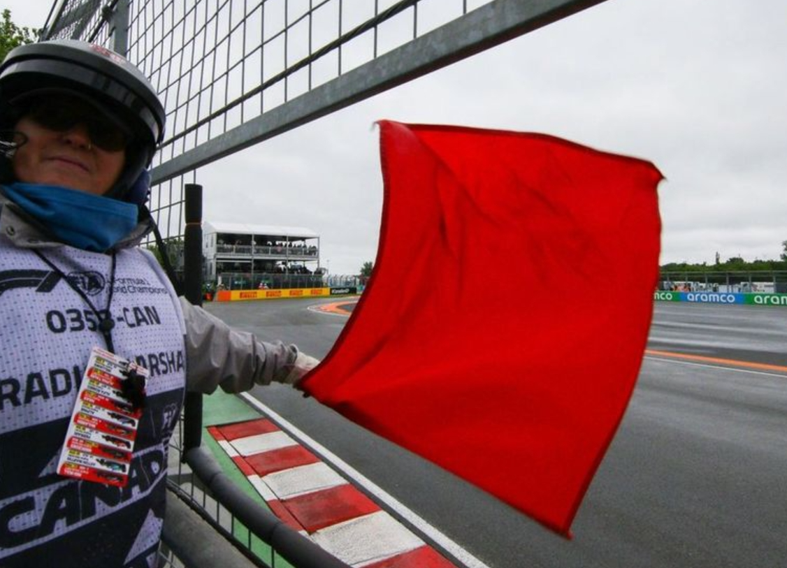 Red flag stopping an F1 race session