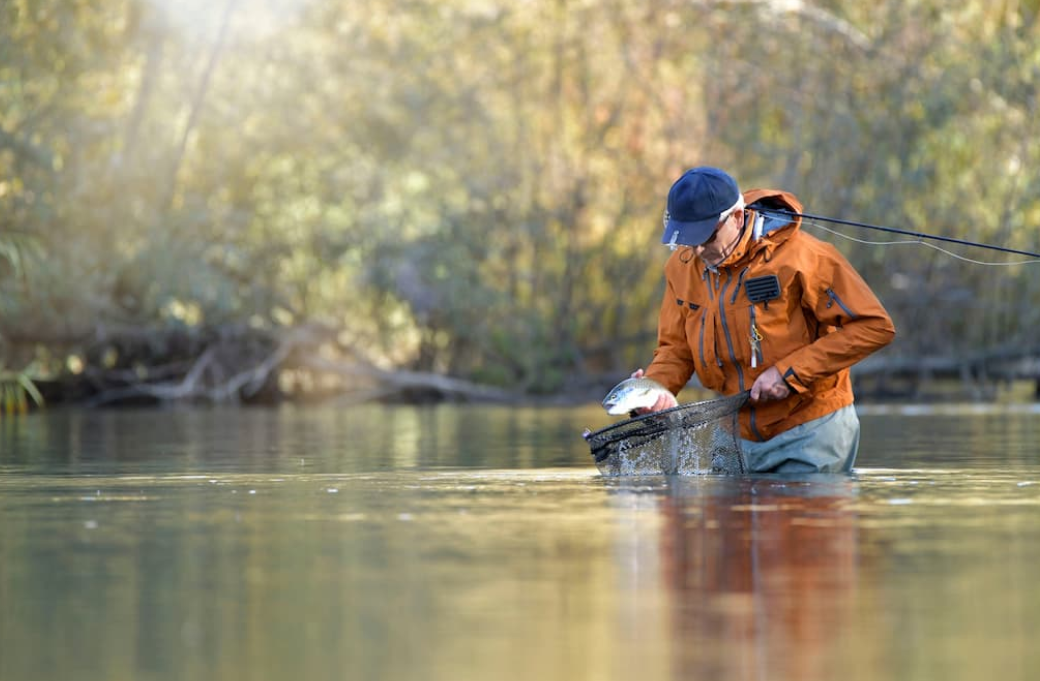 How to Choose a Fishing Apparel Manufacturer for Bulk Orders