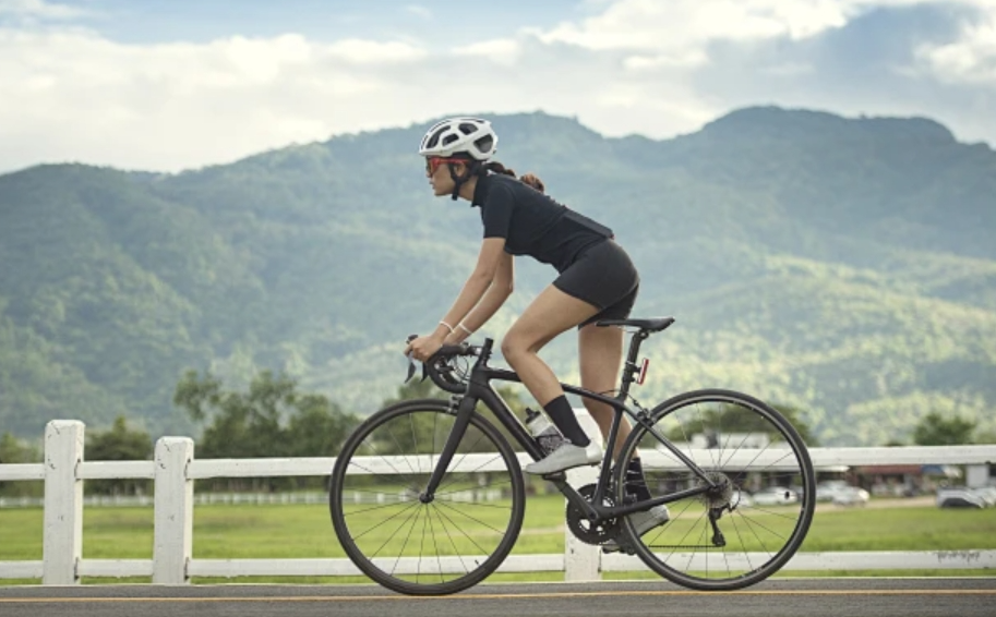 What To Wear For Urban Cycling: The Ultimate Bike Commuter Clothing Guide