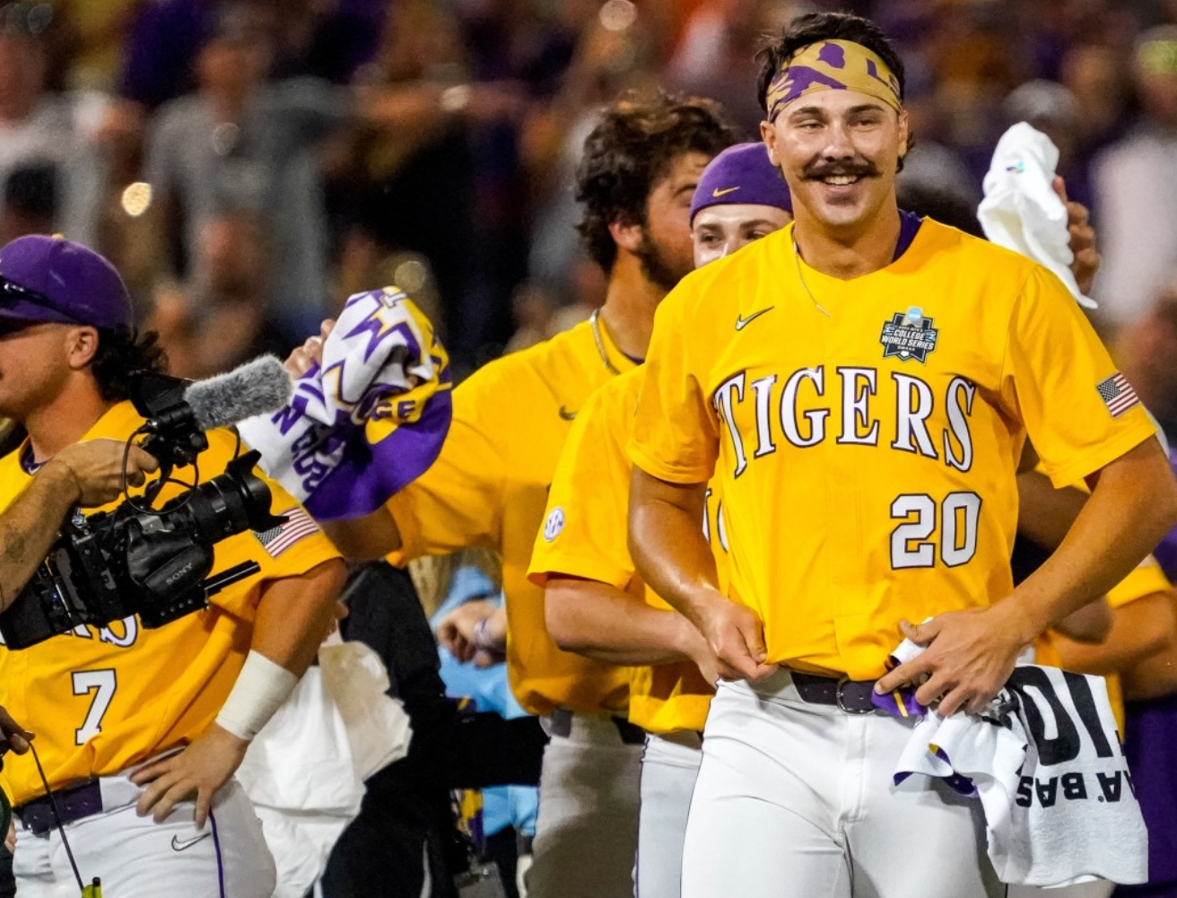 Baseball jersey performance comparison between game day and practice scenarios