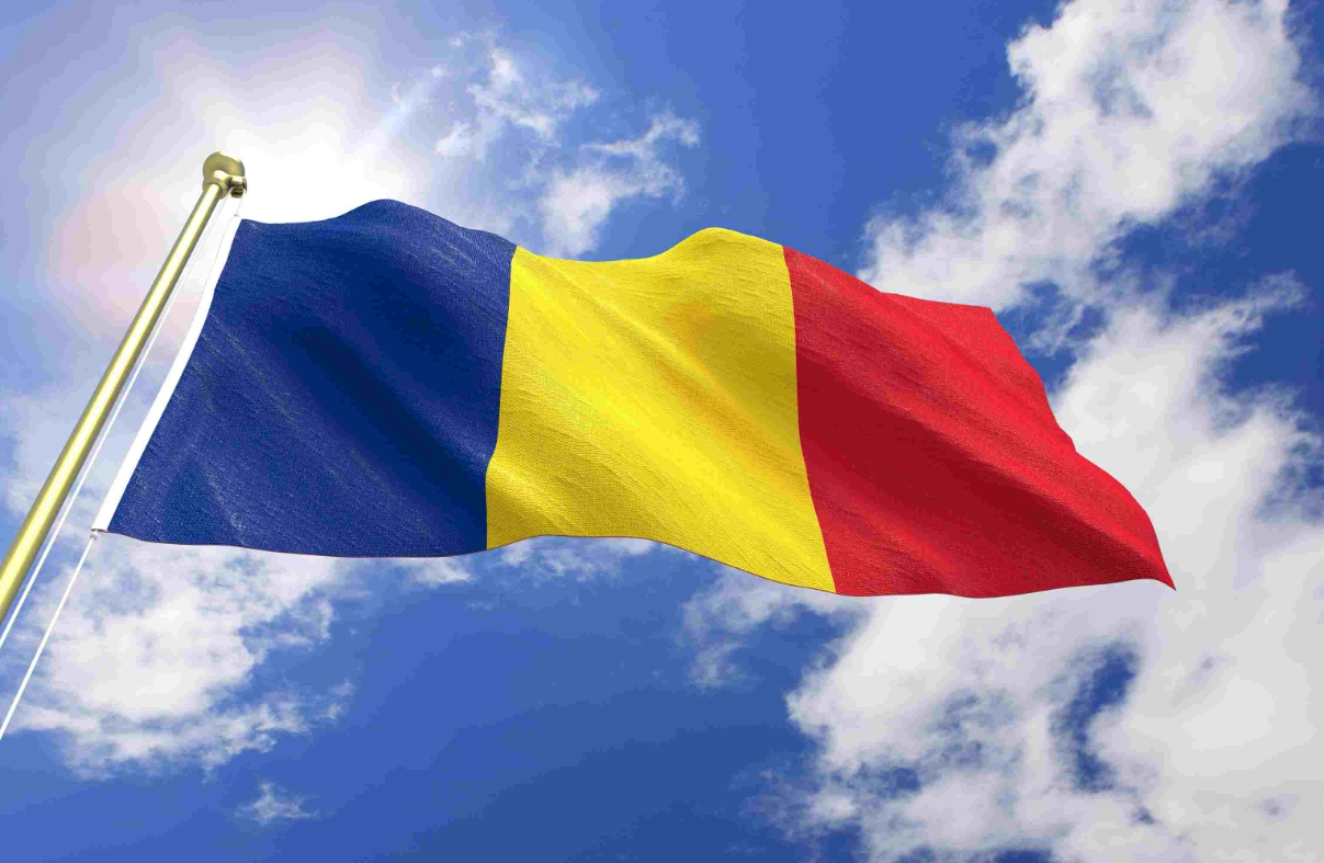 Cobalt blue vs indigo blue color comparison for Romania and Chad flags